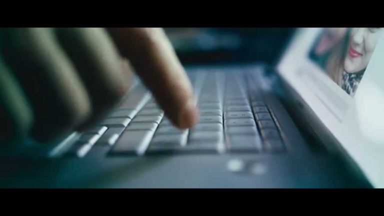 El mejor vídeo del mundo describiendo la hipocresía de nuestra vida paralela en Facebook
