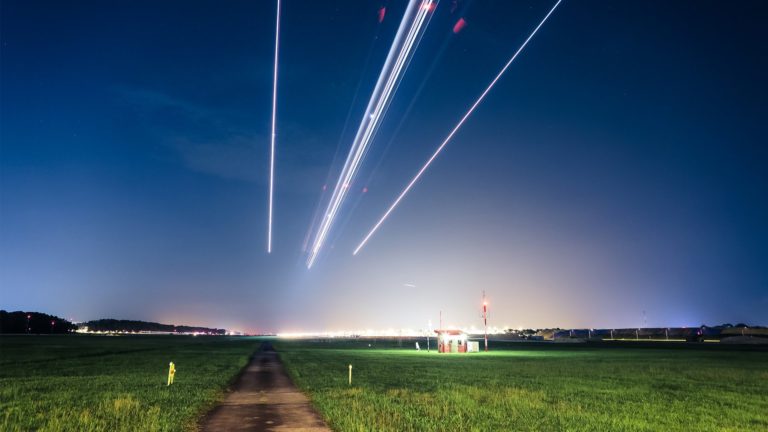 Aviones que parecen estrellas fugaces en Singapur