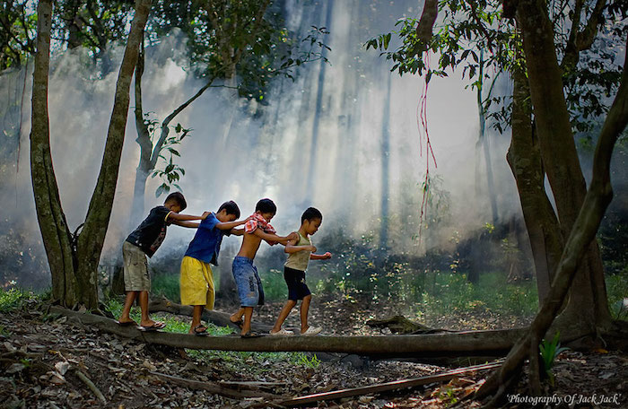 niños jugando en el mundo Indonesiaa 3