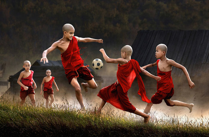 niños jugando en el mundo Myanmar