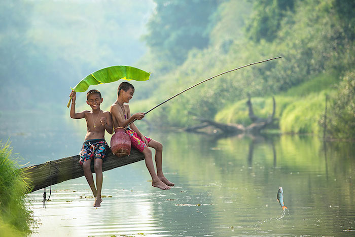 niños jugando en el mundo Tailandia